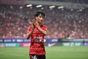 媒体人赞蓉城：明年中超亚冠名额1+1+1，国足低谷期俱乐部要努力