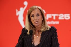 美记：WNBA向球员提出30天延期以继续劳资谈判 这能避免联赛停摆